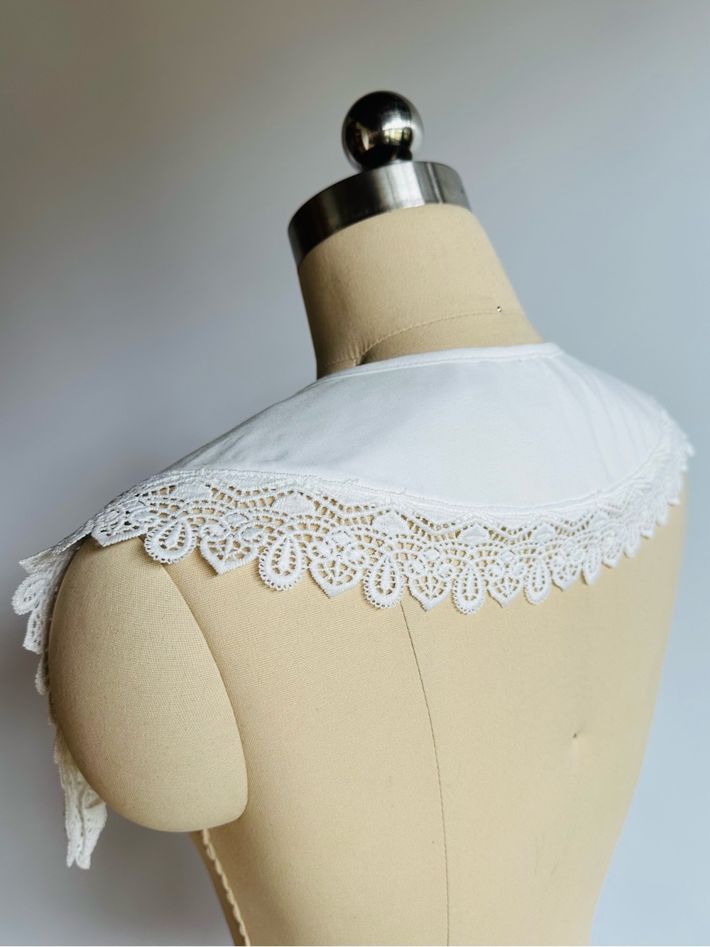 Vintage White Lace Capelet Collar Tie Front Shoulder Cover Cottagecore Boho - Picture 7 of 10
